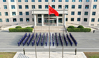 今天，一起升國(guó)旗！祝福偉大祖國(guó)！